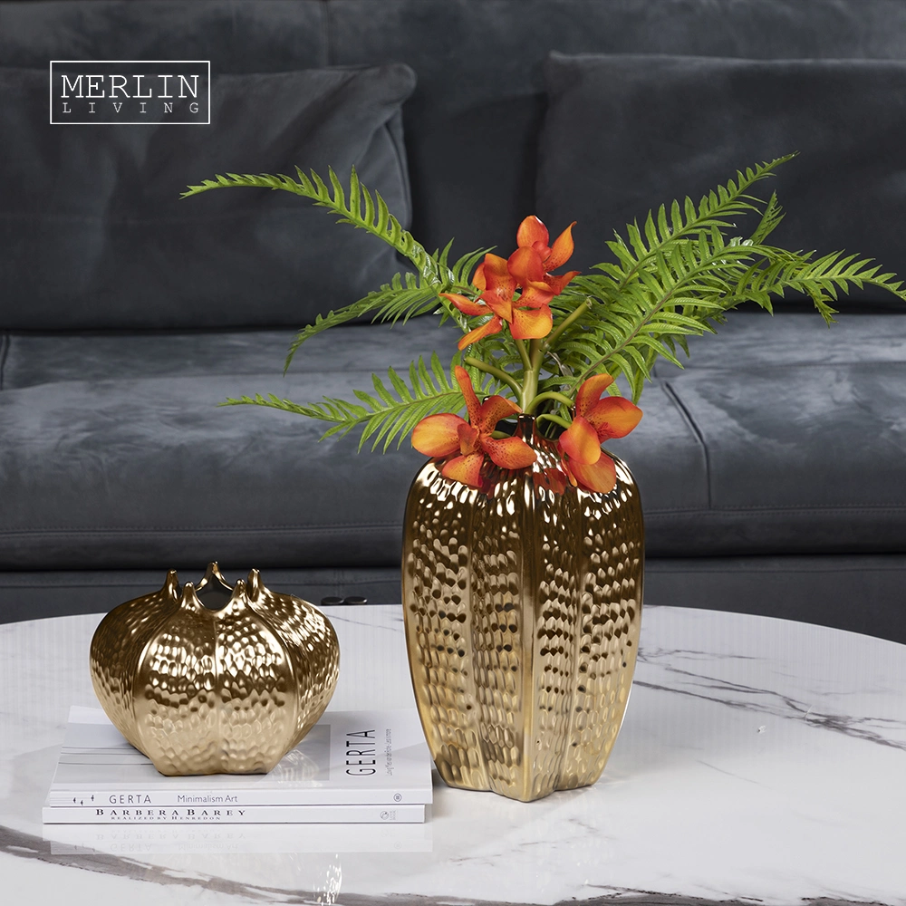 Merlin Living Textured Crown Angular Gold Vase Modern Ornate Luxury Gold Home Ornament Tabletop Gilded Vasen with Flower Vase